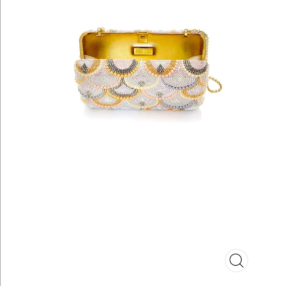 Judith Leiber Couture - Seamless Scallops